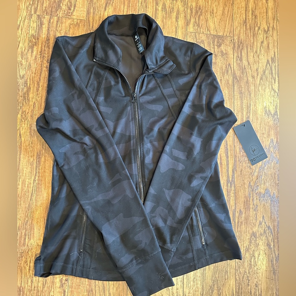 90 Degree active zip-up. Size large.